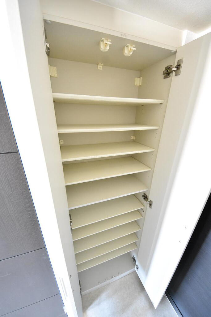 神戸市中央区八雲通６丁目の賃貸マンションの収納