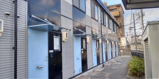 レオパレス大池の玄関