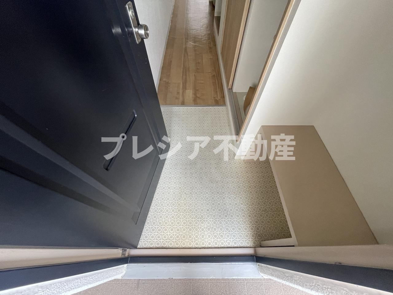 うはらビルの玄関