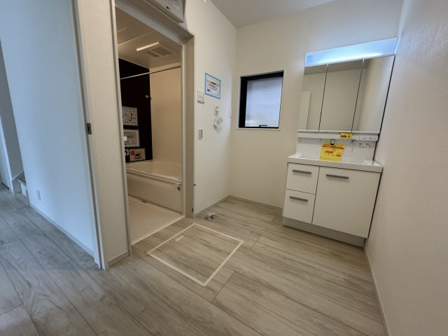 越谷市赤山町新築戸建て駅チカ9分の玄関