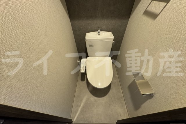 エスリードレジデンス玉造ザ・イーストのトイレ|落ち着いた色調のトイレです