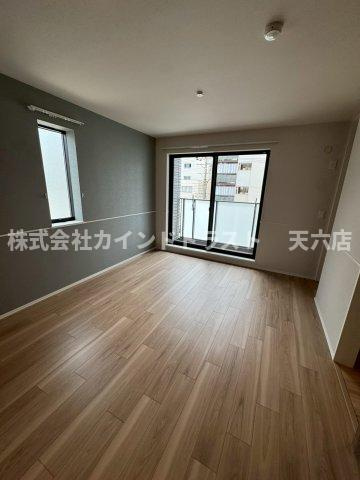 内代レジデンスサウスの居間・リビング|こちらの居間で趣味の時間をお楽しみください
