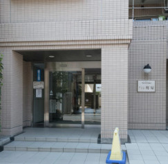 サンマンションアトレ町屋のエントランス