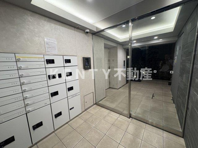 【エントランス】 | ブリスコート | 建物の内部です