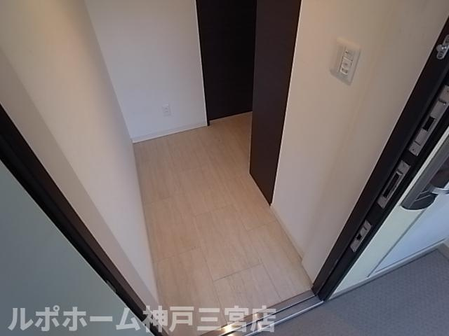 ウォームスヴィル神戸元町JPの玄関
