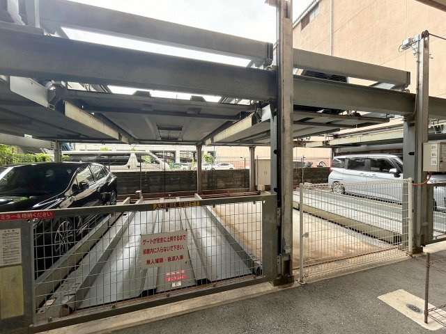 EbyU新大阪の駐車場