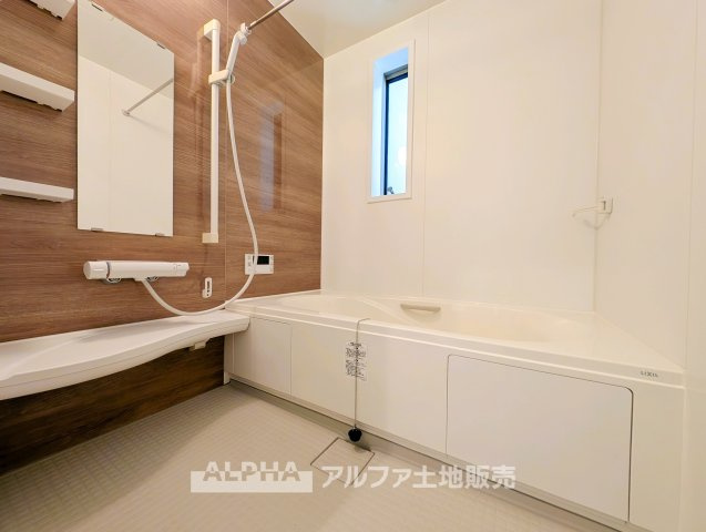 東大和市仲原1丁目　中古戸建の浴室|【Bath room】
◆バスルーム◆一日の疲れをゆっくり癒せる落ち着いたバスルーム。浴室乾燥機付きで天候を気にせず洗濯でき、毎日の暮らしにも便利な空間です。