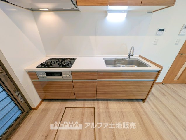 東大和市仲原1丁目　中古戸建のキッチン|【Timeless Kitchen】
◆暮らしの真ん中にある場所◆毎日の食事も、何気ない会話も自然と集まるキッチンスペース。空間に調和するデザインが、過ごす時間そのものを心地よく変えてくれる。