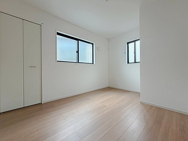 名古屋市緑区鳴海町２期　全３棟の洋室|上品な設えの洋室は、落ち着いた雰囲気の中でくつろげる空間。ご家族それぞれのライフスタイルに寄り添います。