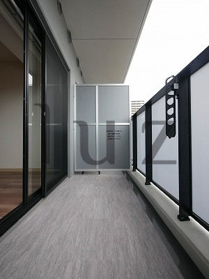 ラフィシア関内のバルコニー