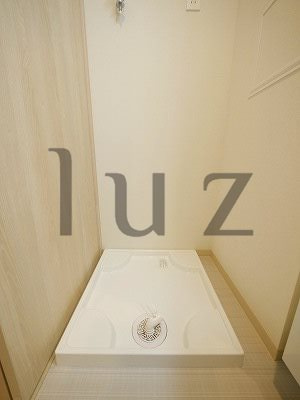 ラフィシア関内の玄関