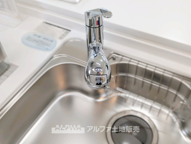 セザール第2武蔵小金井のキッチン|【Water cleaner】
◆浄水器◆蛇口から流れ出すお水はクリーンでいつも楽しめます。また浄水器内臓シャワー混合栓なので場所取らずのスッキリとしたスタイルです。