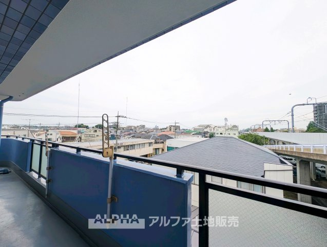 セザール第2武蔵小金井のバルコニー|【Sunny Space】
◆暮らしに広がりを◆陽当たりに配慮されたバルコニーは、洗濯物も乾きやすく、外の景色を眺めながらゆったり過ごせる場所になっています。