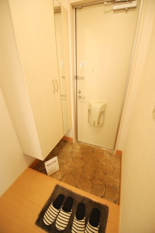 D-room大泉東町の玄関