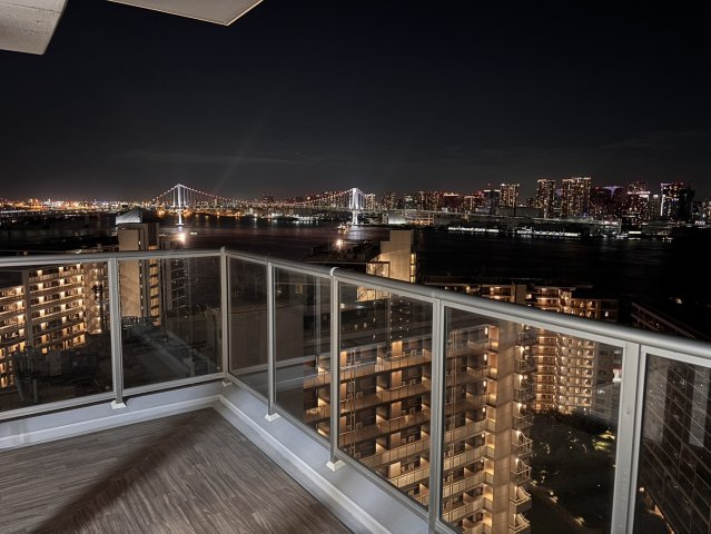 南×西角部屋、東京湾、レインボーブリッジ、東京タワーを望むパノラマ眺望です。