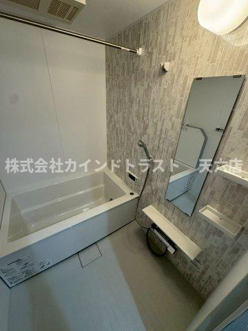 エス・フィールド奏の浴室|バルコニー付きです