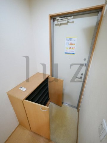 ドルフの玄関|シンプルでオシャレな玄関ドアです。