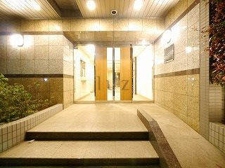 アクサス菊名エルアールのエントランス