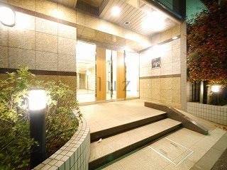 アクサス菊名エルアールのエントランス