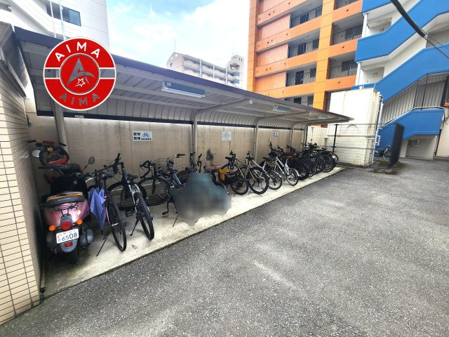 エンクレスト天神南Ⅲの駐輪場|屋根付きの駐輪場なので雨の日でも安心です。