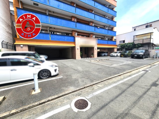 エンクレスト天神南Ⅲの駐車場|ゆったりとしたスペースがある駐車場です。