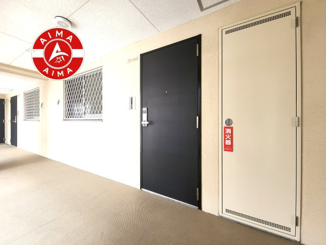 エンクレスト天神南Ⅲの玄関|きれいに整えられた外玄関で、住まいの第一印象も良好です。