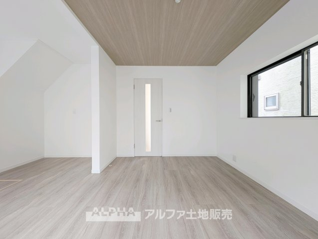 立川市砂川町7丁目　中古戸建の居間・リビング|【Gathering Place】
◆人を招きたくなる◆
友人とのホームパーティーや、ご親族との食事会など、大切な人と過ごす時間をより心地よく演出するリビングです。