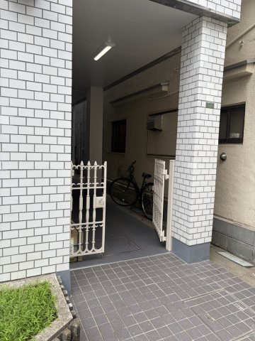 ストーンポール千駄木のエントランス