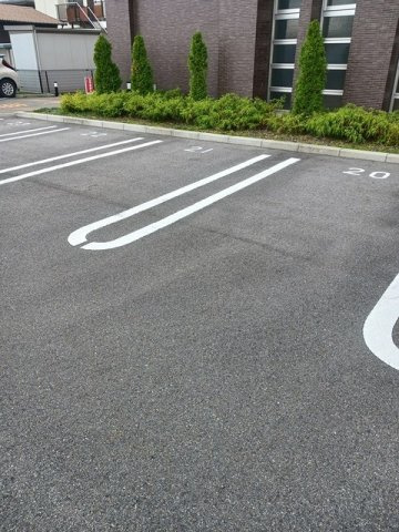 アルディエンテ　Ｙ＆Ｊ　Ⅱの駐車場