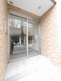 アンビシャス２１新川崎のエントランス