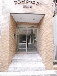 アンビシャス２１新川崎のエントランス