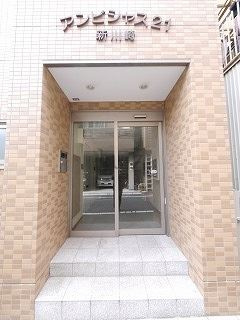 アンビシャス２１新川崎のエントランス
