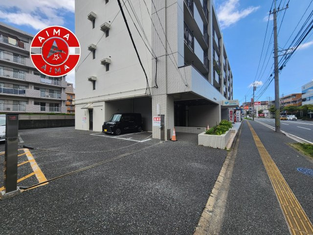 サンシャイン野間の駐車場|ゆったりとしたスペースがある駐車場です。