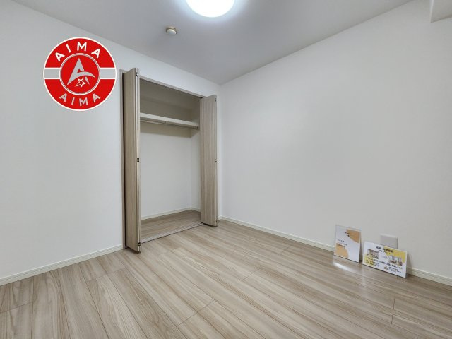 第三住吉ハイツの寝室|主寝室には収納力に優れたクローゼットがありますので、お部屋もすっきり片付きます。