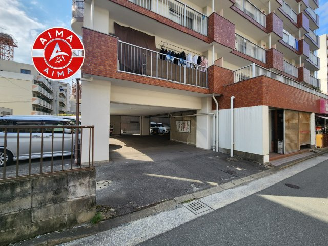 第三住吉ハイツの駐車場|ゆったりとしたスペースがある駐車場です。