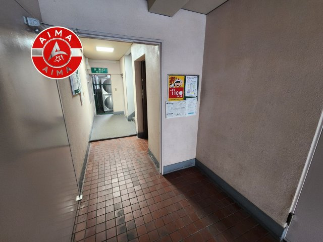 第三住吉ハイツのロビー|温かみのあるエントランスロビーです。