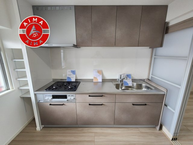 第三住吉ハイツのキッチン|リビングと一体感のある、明るくのびやかなオープンキッチン。