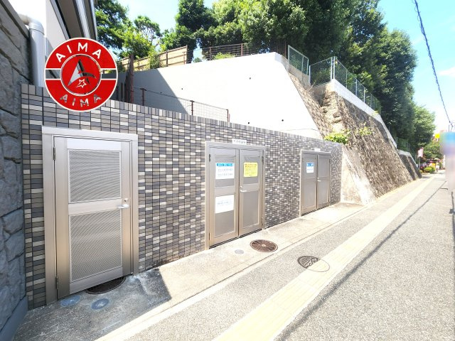 東峰マンション野間大池公園のその他共用部分|敷地内には、ゴミ出しが可能な専用ゴミ置き場を完備。