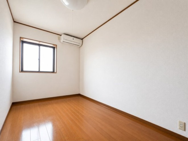 伏見区深草平田町の洋室|掲載写真はプライベート保護の為、家具・調度品をCG処理で削除しています。