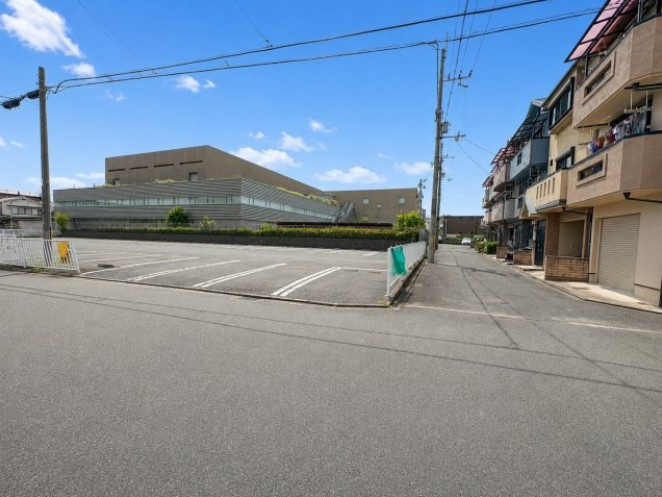 伏見区深草平田町の前面道路含む現地写真|掲載写真はプライベート保護の為、家具・調度品をCG処理で削除しています。