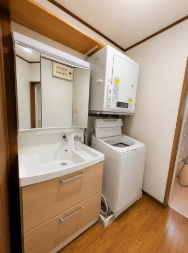 伏見区深草平田町の洗面所|掲載写真はプライベート保護の為、家具・調度品をCG処理で削除しています。