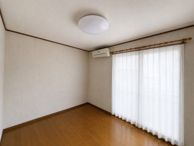 伏見区深草平田町の寝室|掲載写真はプライベート保護の為、家具・調度品をCG処理で削除しています。