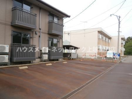 プレシャスの駐車場|消雪付駐車場