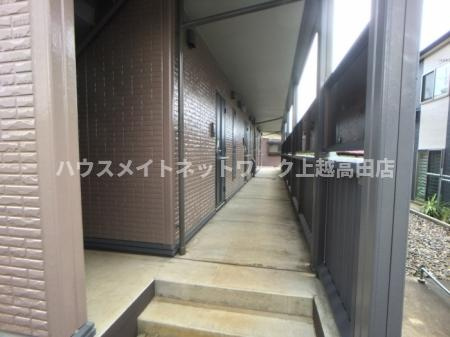 プレシャスのエントランス|1階共用部廊下
