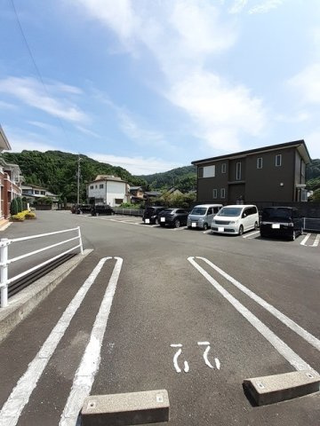ラフレシールＡの駐車場