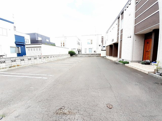 イーストクレールの駐車場