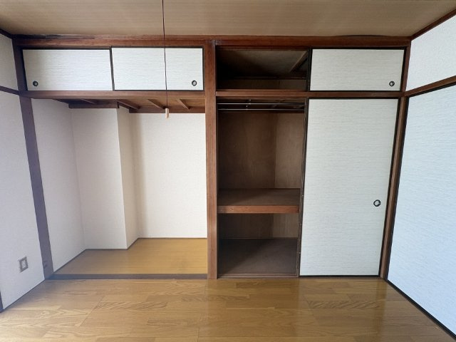 とみながビルの収納