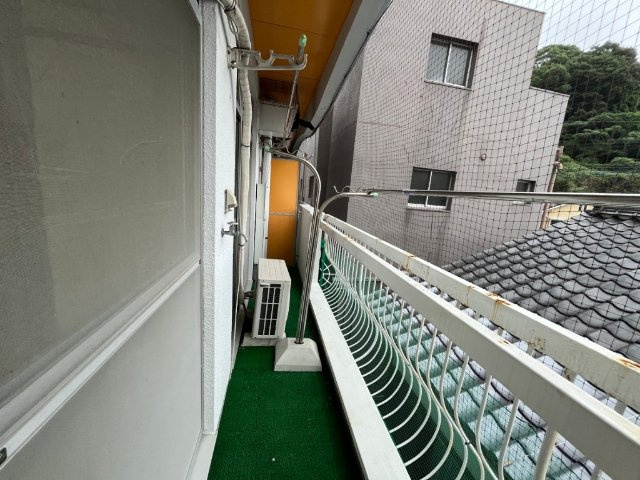 とみながビルのバルコニー