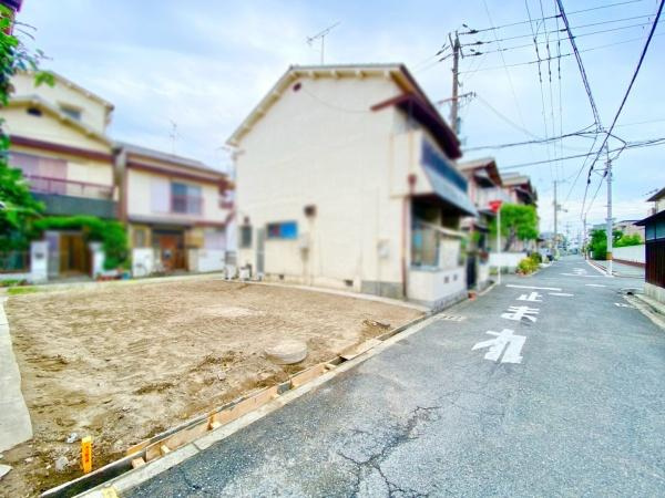 【前面道路含む現地写真】 | 休日にはご家族連れで賑わうショッピングモールで、お買い物もお食事も楽しめます♪