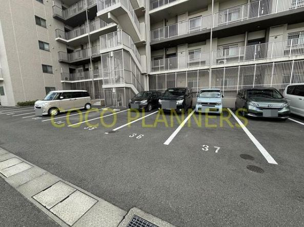 レジデンシャル武蔵ケ丘の駐車場|カースペースがあります